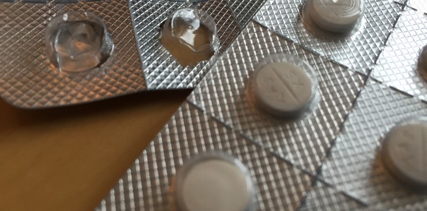 Medicatie en drugs afbouwen. Russell heeft in zijn leven medicatie en drugs gebruikt, incl. alle bijwerkingen. Hij stopte.