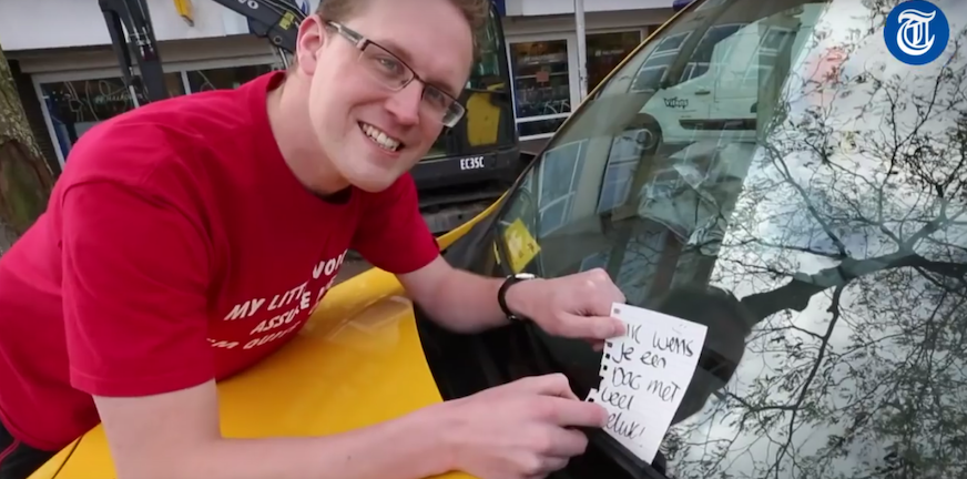 In juli kwam Lerrie de random acts of kindness op het spoor. Aardige dingen doen, gewoon omdat het kan. Hij raakte geïnspireerd en ging aan de slag.