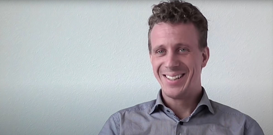 Bram herstelde na 13 jaar van ‘schizofrenie’ – korte versie