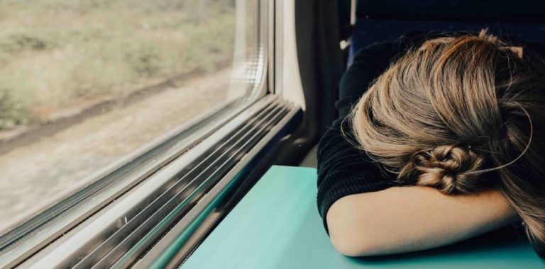 Lottie schrijft als ervaringsdeskundige rondom vermoeidheid met verschillende chronische en tijdelijke aandoeningen over vermoeidheid.