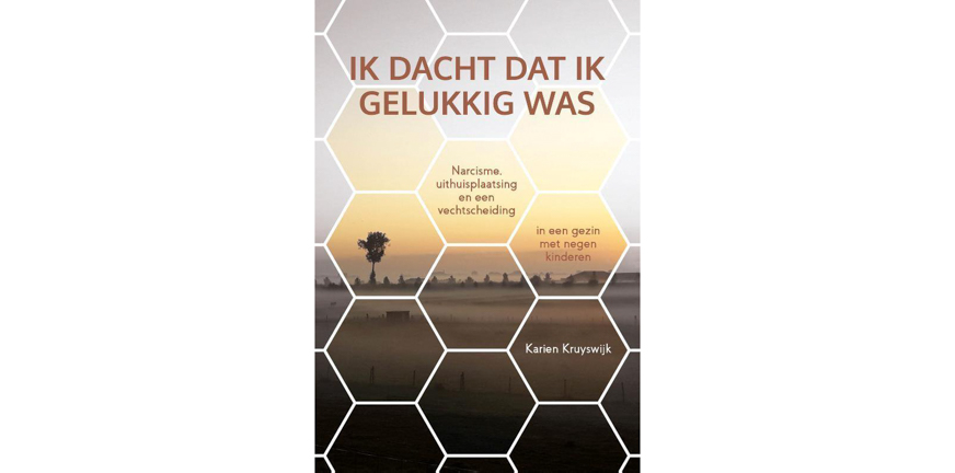 Karien Kruyswijk laat in het boek Ik dacht dat ik gelukkig was zien wat ze geleerd heeft over narcisme en onbewuste patronen.