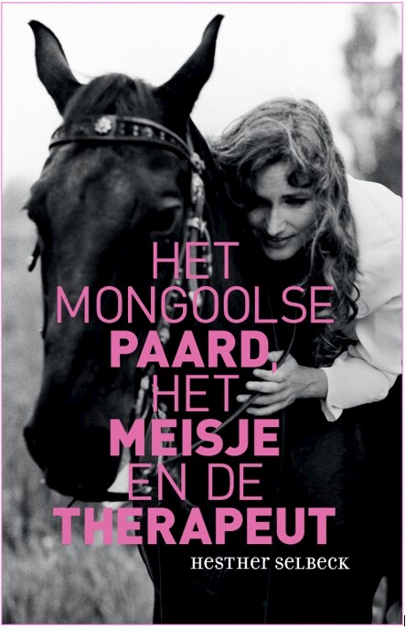 Hesther Selbeck schreef Het Mongoolse paard het meisje en de therapeut. Ze is systeemtherapeut en ontwikkelde Contextuele Paardentherapie.