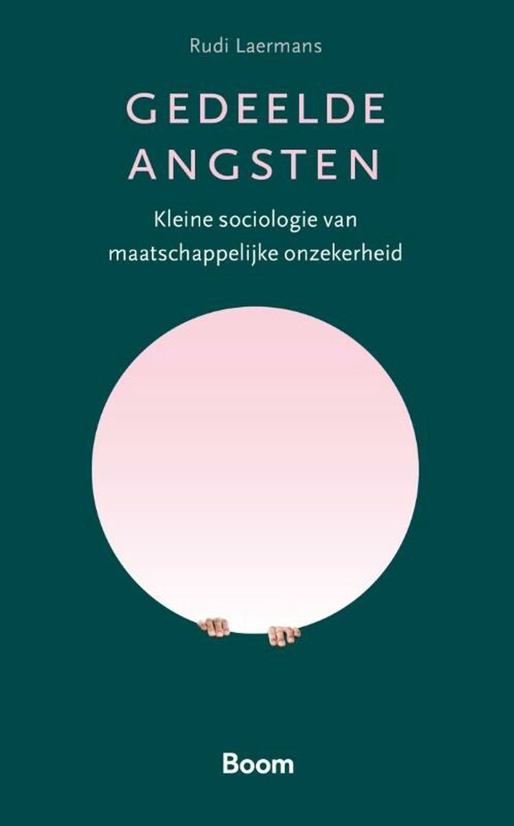 Socioloog Rudi Laermans schrijft in Gedeelde angsten over collectieve angst: individualisering, globalisering en de invloed van nieuwe media.