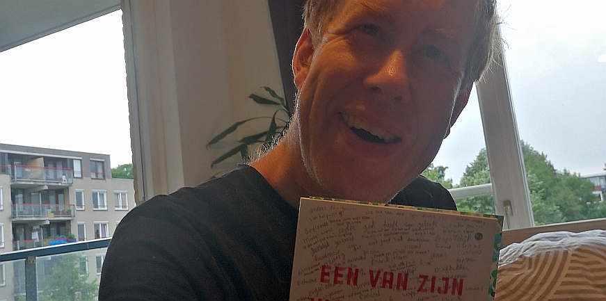 Eén van zijn vijf zinnen is uit wandelen – dichtbundel