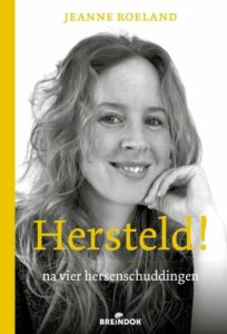 Hersteld! is het verhaal van Jeanne die lang heeft geleden onder de gevolgen van haar hersenschuddingen – PostCommotioneel Syndroom (PCS).