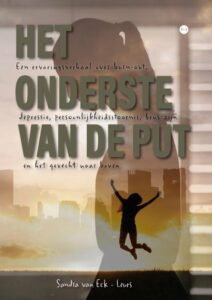 Het onderste van de put is een ervaringsverhaal over burn-out, depressie, persoonlijkheidsstoornis van Sandra van Eck-Leurs.