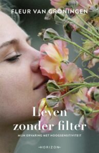 In het boek Leven zonder filter vertelt Fleur van Groningen openhartig over dat ze hoogsensitief is en wat dat voor haar betekent.