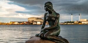 Myrte schrijft over hoe psychose vaak wordt gezien als iets chaotisch en hoe zij haar psychotische structuur ervaart.