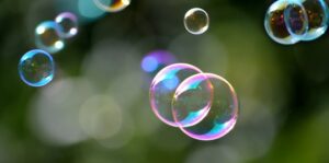 Kerome is door zijn ervaringen in contact gekomen met het boeddhisme. Zijn spiritualiteit heeft hem veel gebracht tijdens zijn herstel.