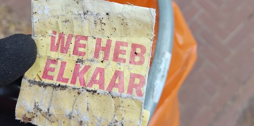 Zingeving door afval opruimen: meer dan een schone omgeving